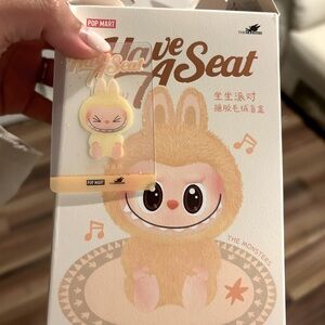 LABUBU HAVE A SEAT - Sisi - POPMART authentic - sealed (opened box check card)